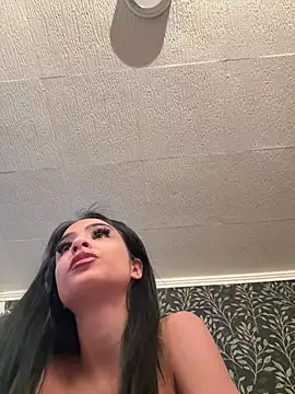 Evelin199 online show from May 13, 2026, 6:59 pm