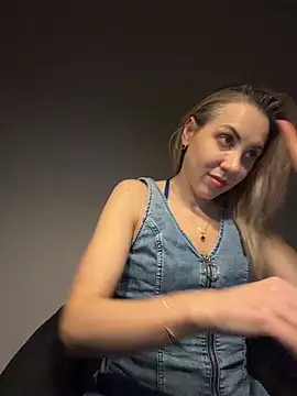 ElenaWhitmore online show from March 10, 2026, 10:14 pm