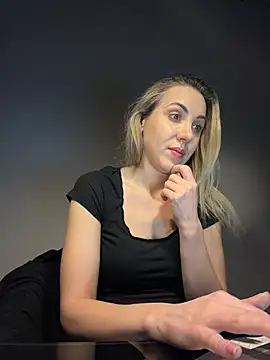 ElenaWhitmore online show from March 5, 2026, 10:37 pm