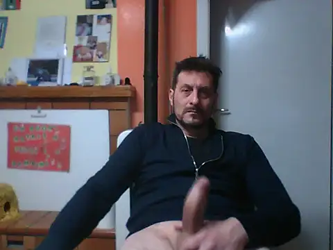 Snapshot of colosone chatting on February 21, 2025, 10:04 pm colosone online show from February 21, 2025, 10:04 pm
