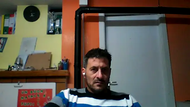 Snapshot of colosone chatting on November 25, 2025, 4:18 pm colosone online show from November 25, 2025, 4:18 pm