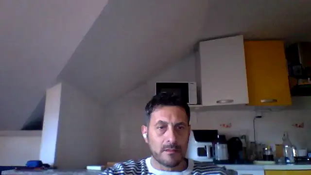 Snapshot of colosone chatting on November 3, 2025, 11:47 am colosone online show from November 3, 2025, 11:47 am