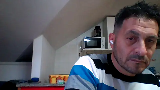 Snapshot of colosone chatting on November 18, 2025, 8:06 am colosone online show from November 18, 2025, 8:06 am