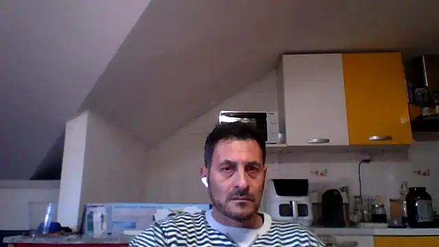 Snapshot of colosone chatting on November 4, 2025, 10:19 am colosone online show from November 4, 2025, 10:19 am