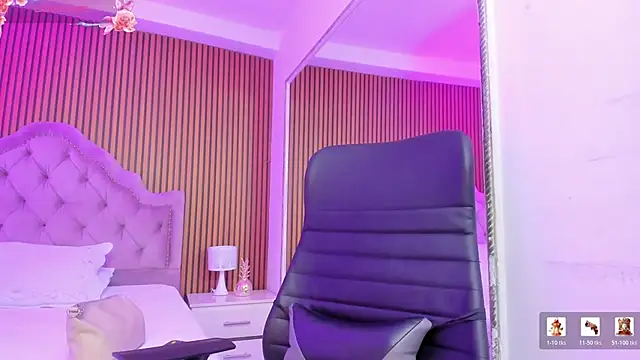 Violett hott  online show from March 19, 2026, 11:54 am