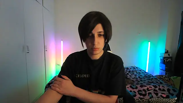 HoneyValentine online show from May 7, 2026, 8:01 pm