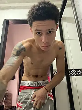 Snapshot of Zeus_Bigcock21 chatting on January 11, 2026, 9:11 pm Zeus Bigcock21 online show from January 11, 2026, 9:11 pm