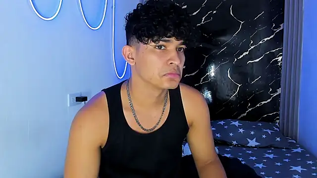 jamescurly00 online show from January 7, 2026, 11:10 pm