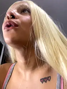 Snapshot of maddiie chatting on January 5, 2026, 10:13 pm maddiie online show from January 5, 2026, 10:13 pm