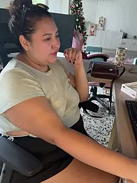 cutiepeach   online show from January 10, 2026, 1:17 pm