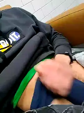 axelhot23 online show from January 13, 2026, 9:46 am