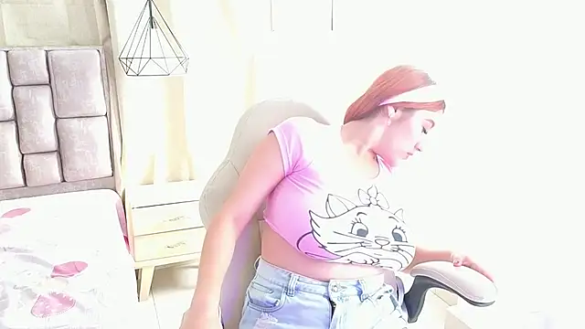 scarlettjohnson  online show from January 7, 2026, 1:27 pm