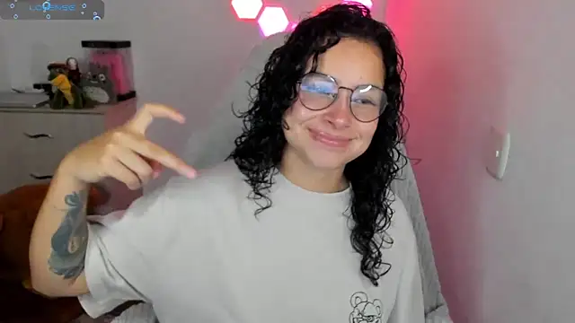 emillyaqua online show from January 6, 2026, 9:08 pm