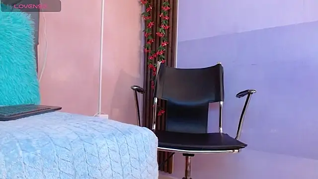 Snapshot of studentdeivy_ chatting on February 22, 2026, 1:24 pm studentdeivy online show from February 22, 2026, 1:24 pm