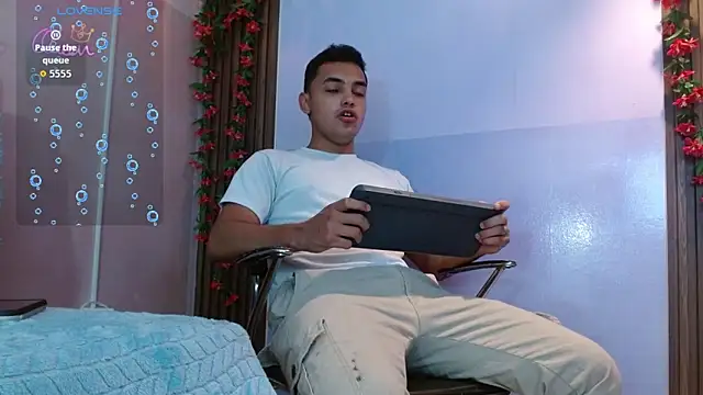 Snapshot of studentdeivy_ chatting on February 11, 2026, 10:04 am studentdeivy online show from February 11, 2026, 10:04 am