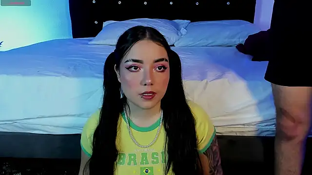 Snapshot of Couple_latinX chatting on January 8, 2026, 11:16 am Couple latinX online show from January 8, 2026, 11:16 am