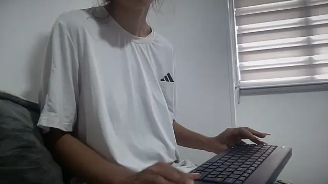 Snapshot of Sarah_sumemers chatting on March 16, 2026, 8:11 pm Sarah sumemers online show from March 16, 2026, 8:11 pm