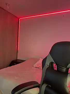 crystal dlun online show from April 25, 2026, 6:38 pm