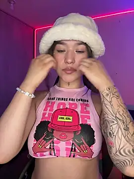 crystal dlun online show from April 5, 2026, 10:38 pm