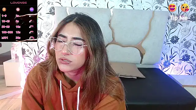 Snapshot of Livglow_tay chatting on January 13, 2026, 3:10 am Livglow tay online show from January 13, 2026, 3:10 am