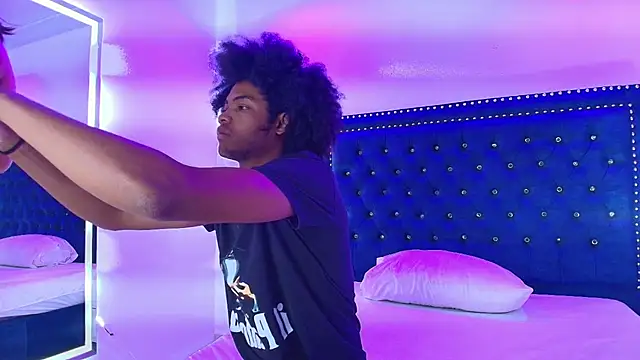 Snapshot of Cristal_and_luke chatting on March 29, 2026, 3:52 am Cristal and luke online show from March 29, 2026, 3:52 am