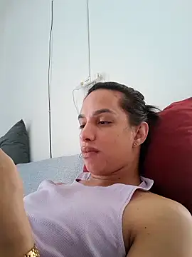 ofjuliaa online show from May 15, 2026, 5:55 pm
