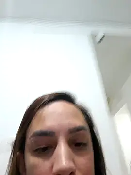 ofjuliaa online show from May 26, 2026, 2:42 am