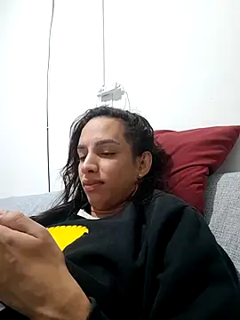 ofjuliaa online show from May 9, 2026, 6:55 pm