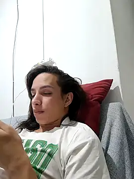 ofjuliaa online show from May 9, 2026, 1:31 am
