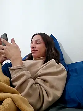 ofjuliaa online show from May 12, 2026, 5:04 am