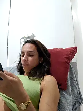 ofjuliaa online show from May 17, 2026, 5:40 am