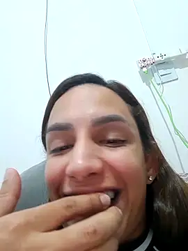 Snapshot of ofjuliaa chatting on February 16, 2026, 5:39 am ofjuliaa online show from February 16, 2026, 5:39 am