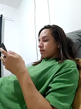 ofjuliaa online show from May 20, 2026, 7:49 am