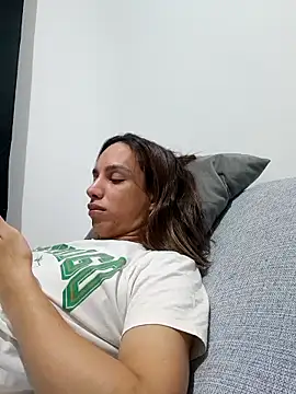 ofjuliaa online show from April 25, 2026, 4:26 am