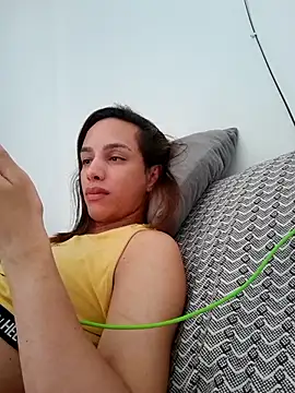 ofjuliaa online show from April 10, 2026, 5:20 pm