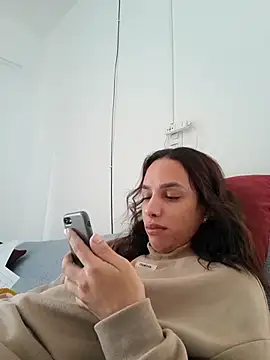 ofjuliaa online show from May 11, 2026, 4:59 pm