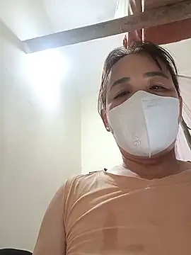 Lyna sexy24 online show from May 17, 2026, 11:05 pm