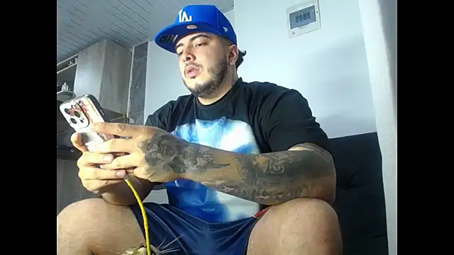 Snapshot of Nero_VanHelsing chatting on February 1, 2026, 10:52 pm Nero VanHelsing online show from February 1, 2026, 10:52 pm