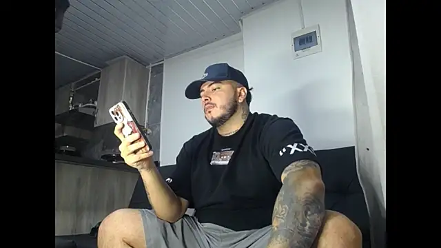 Snapshot of Nero_VanHelsing chatting on February 11, 2026, 4:01 am Nero VanHelsing online show from February 11, 2026, 4:01 am