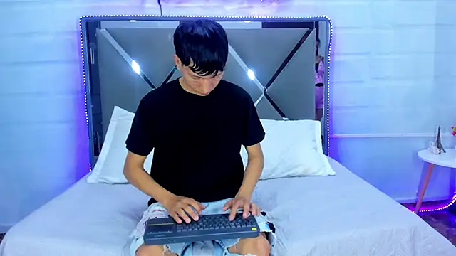 BunnyLove  online show from April 6, 2026, 12:06 am