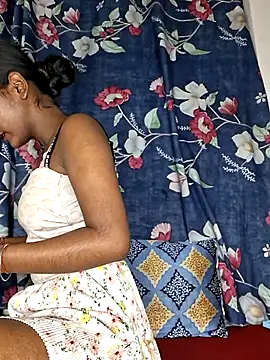 Royal-girl78 online show from February 3, 2026, 4:56 pm