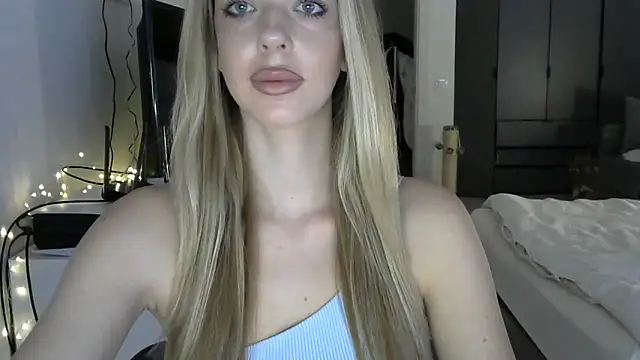 LizaSweetyq online show from February 13, 2026, 8:58 am