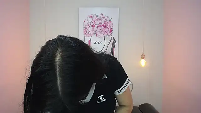 Snapshot of Adri_gomez_x chatting on April 25, 2026, 1:14 pm Adri gomez x online show from April 25, 2026, 1:14 pm