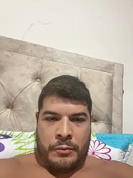 omarfer19 online show from April 8, 2026, 3:46 pm