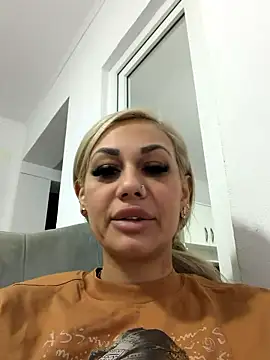 Snapshot of AlmaRusell chatting on January 12, 2026, 7:15 am AlmaRusell online show from January 12, 2026, 7:15 am