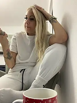 Snapshot of AlmaRusell chatting on January 13, 2026, 7:34 am AlmaRusell online show from January 13, 2026, 7:34 am