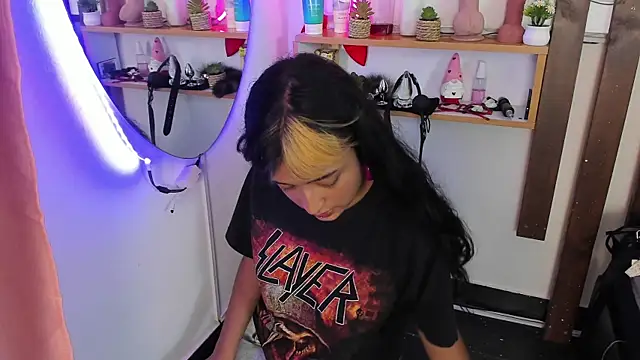 MeowMota  online show from May 4, 2026, 6:11 pm
