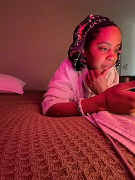 Snapshot of oshun6360 chatting on May 2, 2026, 6:24 pm oshun6360 online show from May 2, 2026, 6:24 pm