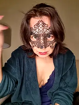 larizinha2026 online show from April 28, 2026, 9:08 pm
