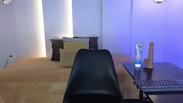 Snapshot of Chel_Stone chatting on February 25, 2026, 12:11 am Chel Stone online show from February 25, 2026, 12:11 am